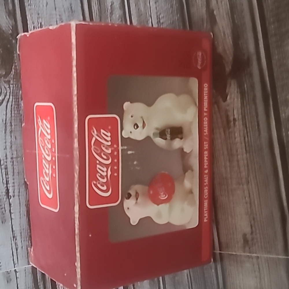 Coca cola salt and pepper set